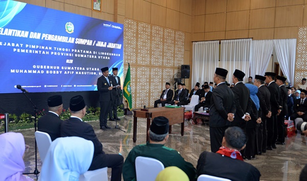 Gubsu Muhammad Bobby Afif Nasution melantik enam pejabat eselon II di lingkungan Pemerintah Provinsi Sumut pada Jumat, 11 Juli 2025. Foto Istimewa.