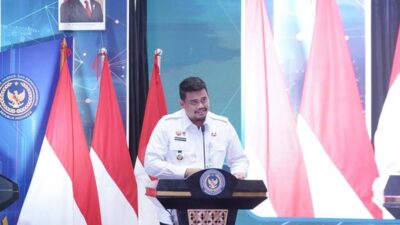 Gubernur Sumatera Utara Bobby Nasution menyiapkan formulasi menurunkan harga tiket pesawat dari dan menuju bandara Kualanamu hingga 25 persen. Foto Istimewa.