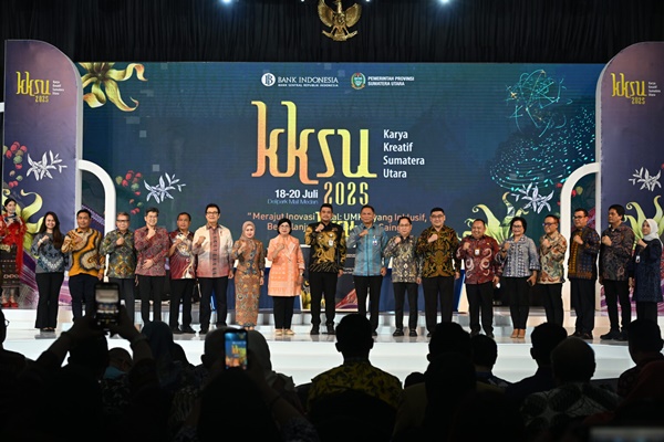 Gubernur Sumatera Utara Bobby Nasution saat pembukaan Karya Kreatif Sumatera Utara (KKSU) 2025 di Tiara Convention Centre, Jalan Cut Mutia Nomor 1, Medan, pada Jumat, 18 Juli 2025. Foto Fahmi Aulia.
