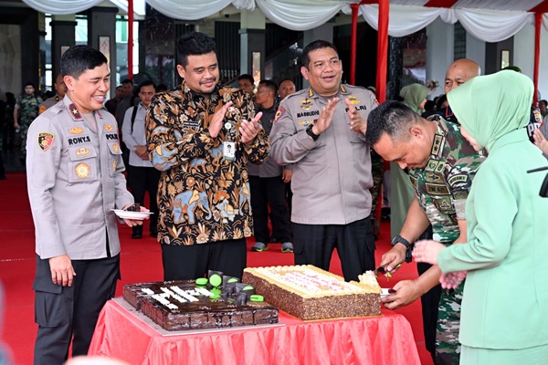 Gubernur Sumatera Utara Bobby Nasution menghadiri HUT Kodam I/BB yang ke-75 tahun, yang diselenggarakan di Markas Kodam, Jalan Gatot Subroto, Medan, pada Jumat, 20 Juni 2025). Foto Imam Syahputra.