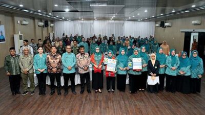 Staff Ahli I TP PKK Sumut Titiek Sugiharti menghadiri Advokasi dan Sosialisasi Imunisasi Nasional Untuk Penurunan Angka Anak Dengan Zero Dose yang dibuka oleh Staff Ahli Bidang Penguatan Ketahanan Keluarga TP PKK Pusat Yane Ardian Bima Arya di Aula Kantor Walikota Binjai, Jalan Sudirman, Kota Binjai, Kamis, 26 Juni 2025. Foto Imam Syahputra.