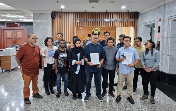 Koalisi masyarakat sipil gugat pasal-pasal proyek strategis nasional (PSN) dalam UU Cipta Kerja ke Mahkamah Konstitusi.