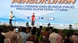 Gubernur Sumatera Utara Muhammad Bobby Afif Nasution mengukuhkan Kahiyang Ayu sebagai Bunda Literasi Sumut dan Bunda PAUD Sumut, di Aula Raja Inal Siregar, Kantor Gubernur, Rabu,13 Agustus 2025. Foto YT Hariono.