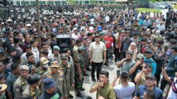 Gubernur Sumatera Utara Bobby Nasution bersama Kapodasu Irjen Pol Whisnu Hermawan Februanto, Pangdam I/BB Mayjen TNI Rio Firdianto, Kajatisu Harli Siregar, Ketua DPRD Sumut Erni Ariyanti, memimpin pembongkaran Diskotik Marcopolo di Jalan Sei Petani, Kecamatan Kutalimbaru, Kabupaten Deli Serdang, Kamis, 14 Agustus 2025. Foto YT Hariono.