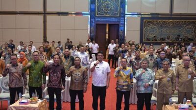 Gubernur Sumatera Utara Bobby Afif Nasution bersama Kepala Kantor Wilayah ATR/BPN Sumut Sri Pranoto, Staf Ahli Menteri ATR/BPN Bidang Teknologi dan Informasi Dwi Budi Martono, meluncurkan Layanan Peralihan Hak Atas Tanah (HAT) Elektronik di Hotel Adimulia, Jalan Diponegoro, Kota Medan, Senin, 4 Agustus 2025. Foto YT Hariono.