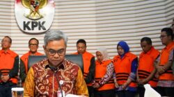 Ketua KPK, Setyo Budiyanto dalam konferensi pers hasil OTT KPK terhadap Wakil Menteri Ketenagakerjaan Immanuel Ebenezer dan delapan pejabat di Kementerian Ketenagakerjaan kasus pemerasan setfikasi Keselamatan dan Kesehatan Kerja (K3), di Gedung KPK, Jumat, 22 Agustus 2025. Foto Akun Instagram @official.kpk.