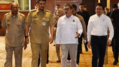 Gubernur Sumatera Utara, Bobby Nasution didampingi Bupati Langkat Syah Afandin menghadiri sosialisasi dan implementasi Permen ESDM Nomor 14 Tahun 2025, di JW Marriot Hotel Jalan Puteri Hijau Medan, Selasa, 5 Agustus 2025. Foto Fahmi Aulia.