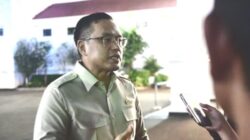 Direktur Utama Pertamina, Simon Aloysius Mantiri memberikan keterangannya kepada awak media di Istana Kepresidenan, Jakarta, pada Jumat, 19 September 2025. Foto BPMI Setpres.