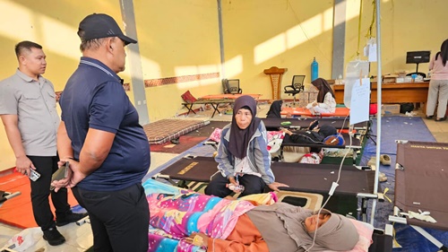 Kepala BGN, Dadan Hindayana meninjau langsung posko penanganan dugaan keracunan makan bergizi gratis (MBG) di Cipongkor, Bandung Barat. Fotoh bgn.go.id.