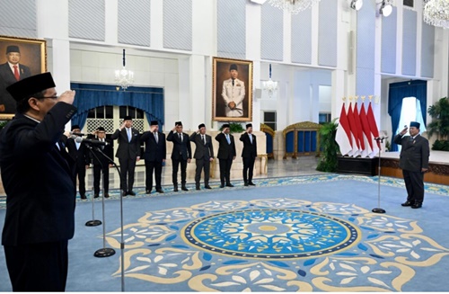 Presiden Prabowo Subianto melantik empat menteri di Istana Negara, Jakarta, pada Senin, 8 September 2025. Ini menjadi reshuffle pertama Kabinet Merah Putih. Foto Cahyo/ BPMI Setpres.