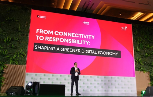 Wakil Direktur Utama Telkom Indonesia, Muhammad Awaluddin saat menyampaikan paparan di acara Katadata Sustainability Action for the Future Economy (SAFE) 2025, pada Kamis, 11 September 2025.