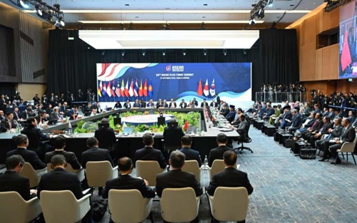 Presiden Prabowo Subianto menghadiri Konferensi Tingkat Tinggi (KTT) ke-28 ASEAN Plus Three (APT) yang digelar di Kuala Lumpur Convention Centre (KLCC), Malaysia, pada Senin, 27 Oktober 2025. Foto Kris/ BPMI Setpres.
