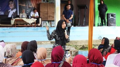 Anggota Komisi IX DPR RI, Delia Pratiwi bersama perwakilan BGN Rahma Dewi Auliyasari dalam sosialisasi program MBG di Kabupaten Langkat. Foto Istimewa.