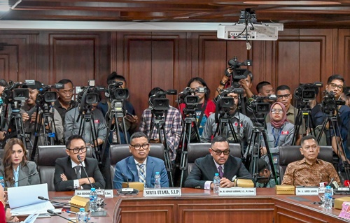 Sidang pembacaan putusan Mahkamah Kehormatan Dewan (MKD) DPR RI terhadap dugaan pelanggaran kode etik anggota DPR RI, Ahmad Sahroni (Nasdem), Adies Kadir (Golkar), Surya Utama alias Uya Kuya (PAN), Nafa Indira Urbach (Nasdem), dan Eko Hendro Purnomo alias Eko Patrio (PAN). Foto Mario/dpr.go.id.