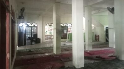 Kondisi masjid SMA Negeri 72 Kelapa Gading, Jakarta Utara, pasca ledakan yang terjadi saat dilangsungkan solat Jumat, 7 November 2025.