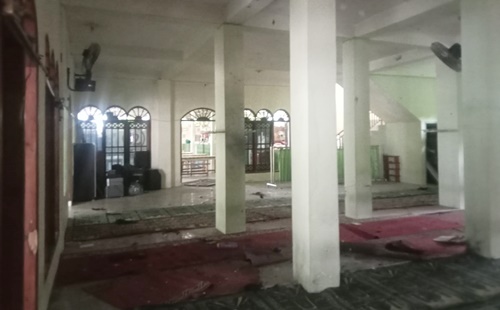 Kondisi masjid SMA Negeri 72 Kelapa Gading, Jakarta Utara, pasca ledakan yang terjadi saat dilangsungkan solat Jumat, 7 November 2025.
