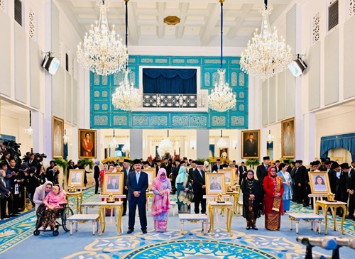 Penganugerahan gelar Pahlawan Nasional terhadap sepuluh tokoh di antaranya Soeharto dan Marsinah, oleh Presiden Prabowo Subianto di Istana Negara, Jakarta, pada Senin, 10 November 2025.