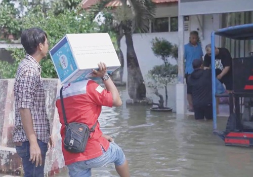 TelkomGroup distribusikan bantuan logistik untuk pengungsi bencana Sumatra.