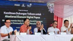 Kiri-kanan: Direktur Wholesale & International Business Service Telkom Honesti Basyir, Komisaris Telkom Rizal Mallarangeng, Direktur Utama Telkom Dian Siswarini, Perwakilan Pemerintah Provinsi Papua, dan EVP Telkom Regional V Amin Soebagyo pada acara peresmian fasilitas edge data center neuCentrIX Telkom ke-28 di Jayapura, Papua, Kamis, 4 Desember 2025.