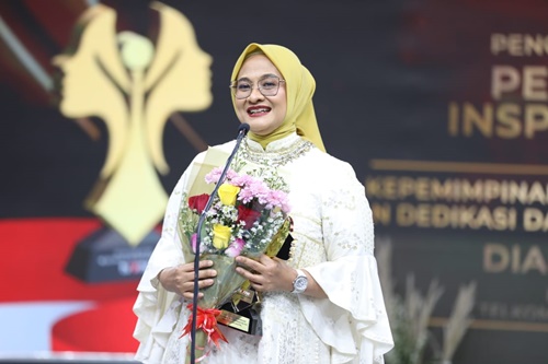 Bertepatan di Hari Ibu pada 22 Desember 2025, Dirut Telkom Dian Siswarini menerima Wonder Mom Awards 2025 & Perempuan Inspiratif Awards 2025.