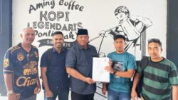 Dedek Martin Kurniawan saat mendaftar sebagai Bakal Calon Ketua Pengcab Ikatan Pencak Silat Indonesia (IPSI) Kota Pontianak.