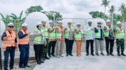 Direktur Utama Telkom Dian Siswarini, Komisaris Telkom Rizal Mallarangeng, Direktur Utama Telkomsat Lukman Hakim Abd Rauf, dan EVP Telkom Regional V Amin Soebagyo saat peresmian Community Gateway di Stasiun Bumi Merauke, Kabupaten Merauke, Papua Selatan, Jumat, 5 Desember 2025. Foto Istimewa.
