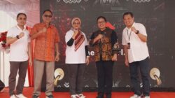 Keterangan foto kiri-kanan: Direktur Wholesale & International Business Service Telkom Honesti Basyir, Komisaris Telkom Rizal Mallarangeng, Direktur Utama Telkom Dian Siswarini, Perwakilan Pemerintah Provinsi Papua, dan EVP Telkom Regional V Amin Soebagyo pada acara peresmian fasilitas edge data center neuCentrIX Telkom ke-28 yang berlokasi di Jayapura, Papua. Foto Istimewa.
