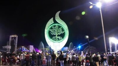 Kabupate Kubu Raya kini memiliki ikon baru, Bundaran Gaforaya dan Tugu Benteng Mangrove yang diresmikan pada malam perayaan tahun baru 2026. Foto Istimewa.