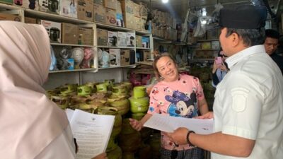 Merespons kelangkaan dan harga jual gas subsidi 3 Kg di atas HET, Pemkab Kubu Raya larangan pangkalan menjual gas subsidi ke pengecer. Foto Jis/Rienews.com.