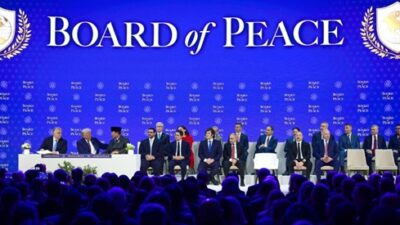 Presiden Republik Indonesia, Prabowo Subianto menandatangani Board of Peace (BoP) Charter yang diinisiasi Presiden Amerika Serikat, Donald Trump pada Kamis, 22 Januari 2026 di Davos, Swiss. Foto: Muchlis Jr/BPMI Setpres.