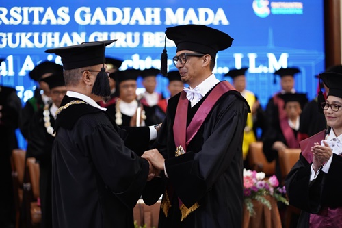 Pengukuhan Guru Besar Hukum Kelembagaan Negara Prof. Dr. Zainal Arifin Mochtar di Balai Senat UGM, Kamis, 15 Januari 2026. Foto Firsto/ugm.ac.id.