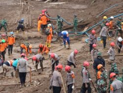 Korban Tewas Longsor Cisarua Bertambah Menjadi 17 Orang