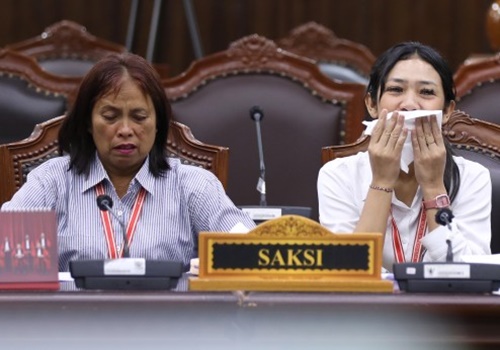 Lenny Damanik dan Eva Melianie Pasaribu dihadirkan Pemohon pada sidang lanjutan uji Undang-Undang Nomor 3 Tahun 2025 tentang Tentara Nasional Indonesia, di Ruang Sidang Mahkamah Konstitusi, Rabu, 14 Januari 2026. Foto Ifa/mkri.id.