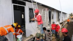 Petugas TelkomGroup melakukan pemulihan dan penguatan infrastruktur jaringan telekomunikasi pasca-bencana Sumatra. Foto Istimewa.