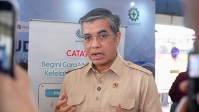 Menaker Yassierli Tinjau Posko Peduli K3 Mudik, Pastikan Awak Angkutan Sehat Demi Mudik Aman