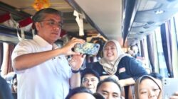 Menaker Yassierli melepas 649 pemudik di Islamic Center, Bekasi, Rabu, 18 Maret 2026. Foto Istimewa.