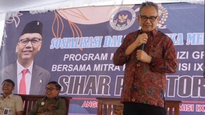 Anggota Komisi IX DPR RI Sihar P. H. Sitorus (PDI-Perjuangan) dalam sosialisasi Program Makan Bergizi Gratis (MBG) di Kabupaten Toba, Sumatera Utara.