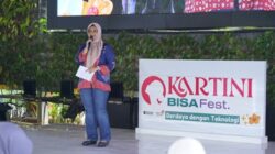 Direktur Utama Telkom Dian Siswarini memberikan sambutan di Kartini BISA Fest pada 20–24 April 2026 di Telkom Hub, Jakarta Selatan.