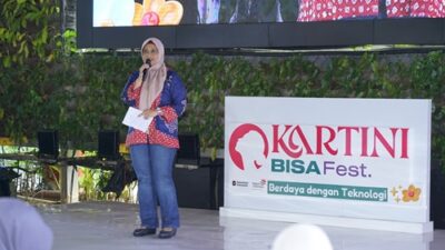Direktur Utama Telkom Dian Siswarini memberikan sambutan di Kartini BISA Fest pada 20–24 April 2026 di Telkom Hub, Jakarta Selatan.