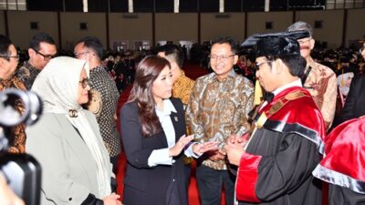 Direktur Utama Telkom Dian Siswarini, Menteri Komunikasi dan Digital (Menkomdigi) Meutya Hafid, dan Rektor Telkom University Prof. Dr. Suyanto.