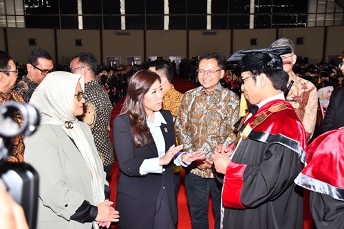 Direktur Utama Telkom Dian Siswarini, Menteri Komunikasi dan Digital (Menkomdigi) Meutya Hafid, dan Rektor Telkom University Prof. Dr. Suyanto.
