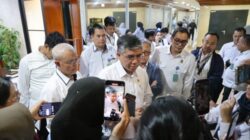Menteri Ketenagakerjaan Yassierli memberikan keterangan kepada pers usai rapat kerja bersama Komisi IX DPR RI menyoal penguatan Program Magang Nasional (MagangHub), Senin, 6 Juli 2026.