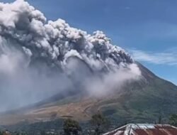 Status Sinabung Siaga Setelah Letusan Setinggi Tiga Kilometer