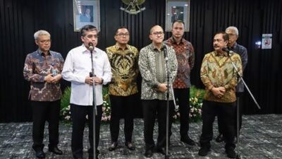 Konferensi pers Menteri Ketenagakerjaan Yassierli bersama Menteri Investasi dan Hilirisasi/Kepala BKPM, Rosan P. Roeslani menyoal pelayanan penggunaan Tenaga Kerja Asing (TKA) melalui Online Single Submission (OSS).