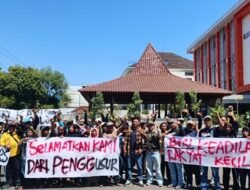 Warga Pantai Watubolong Gunungkidul Protes Pembangunan On The Rock