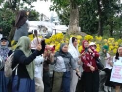 Aksi Suara Ibu Indonesia Protes MBG di Yogyakarta