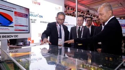 Direktur Strategic Business Development & Portfolio Telkom Seno Soemadji (paling kiri) memperkenalkan empat kapabilitas Sovereign Digital Technology yang membentuk ekosistem teknologi digital nasional terintegrasi.