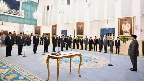 Presiden Prabowo Subianto melantik sejumlah pejabat, Kepala BNPB, empat wakil menteri, dan Kepal dan Wakil BPGMN di Istana Negara, Jakarta, pada Kamis, 15 Oktober 2026. Foto Rusman/BPMI Setpres.
