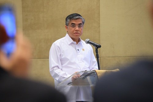 Menteri Ketenagakerjaan Yassierli memaparkan sejumlah regulasi baru pelindungan pekerja di hadapan perwakilan serikat pekerja Asia Pasifik.