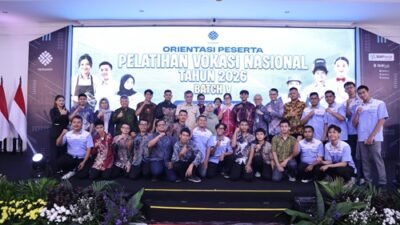 Menteri Ketenagakerjaan Yassierli bersama peserta Pelatihan Vokasi Nasional (PVN) Batch V Tahun 2026 di Balai Besar Pelatihan Vokasi dan Produktivitas (BBPVP) Bekasi, Jumat, 16 Oktober 2026.
